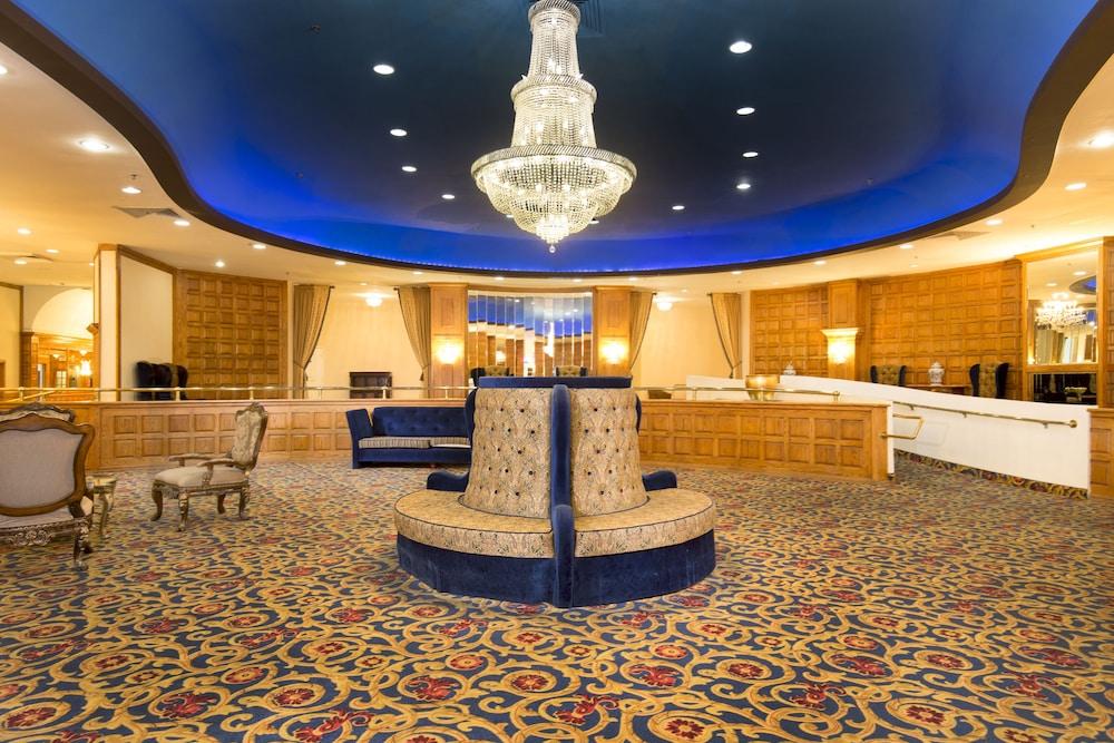 New Point Miami Beach Apartments - Lobby Lounge