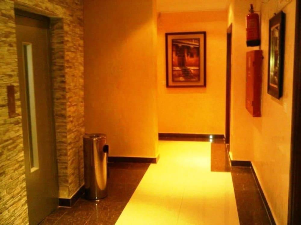 AlMuhaidb Sixty Hotel Apartment II - Hallway