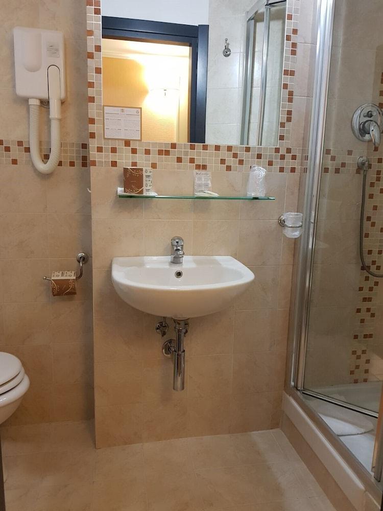 Hotel Villa Rosa - Bathroom