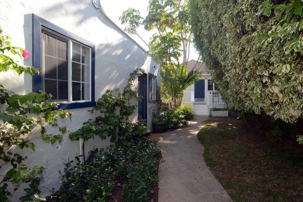 Charming 2br/2ba Cottage - Close to the Beach - Exterior