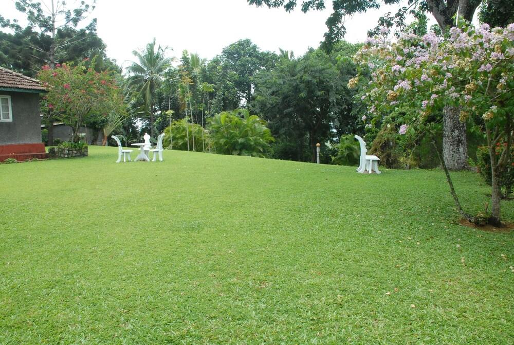 The Bungalow at Pantiya Estate - Property Grounds
