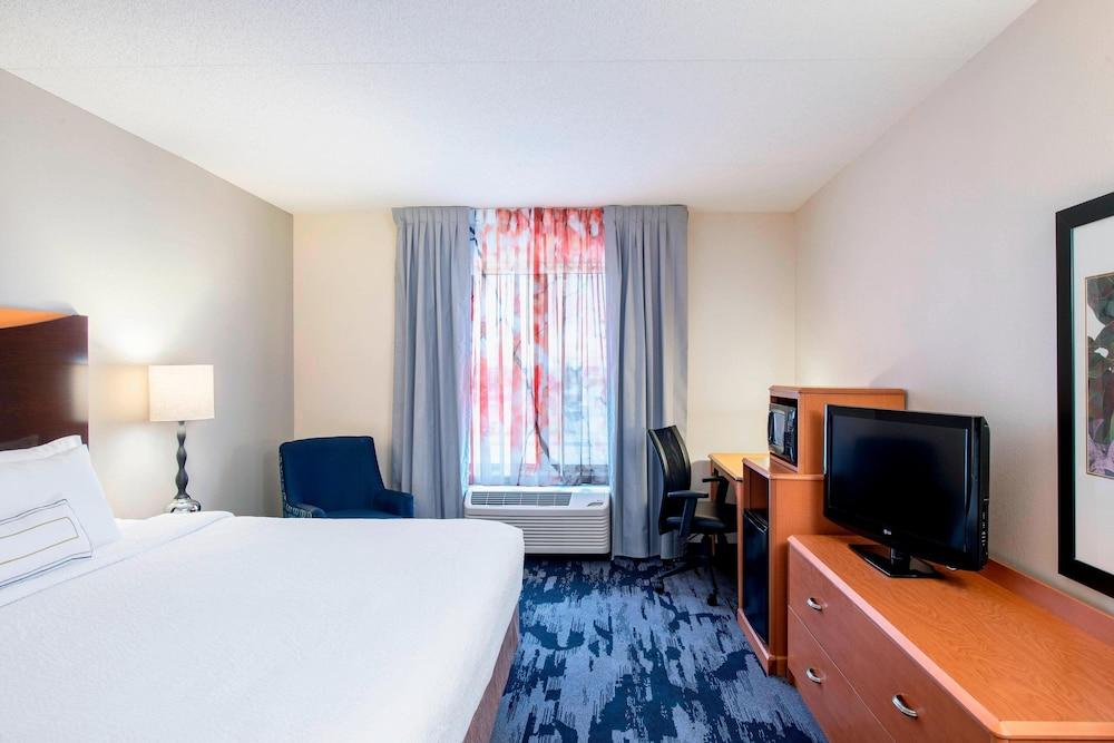 Fairfield Inn & Suites by Marriott Winnipeg - Room