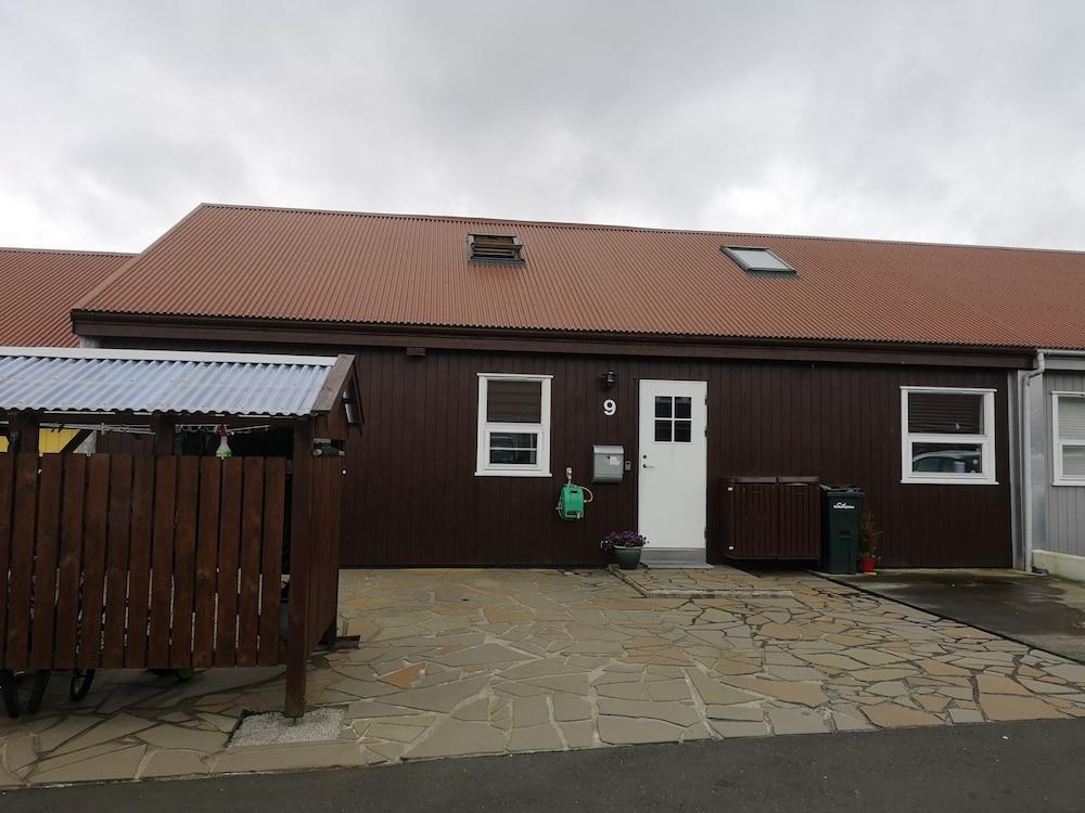 Rose Cottage 70m2 Tórshavn with Parking - Featured Image