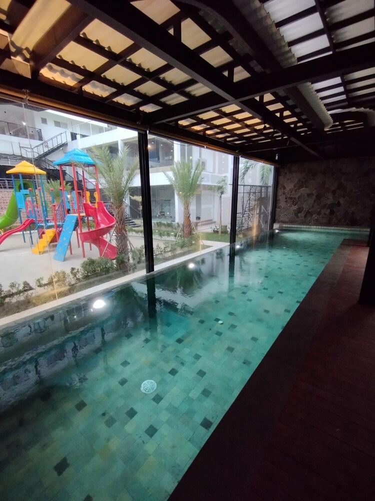 جرين أليا جاكارتا هوتل - Indoor Pool