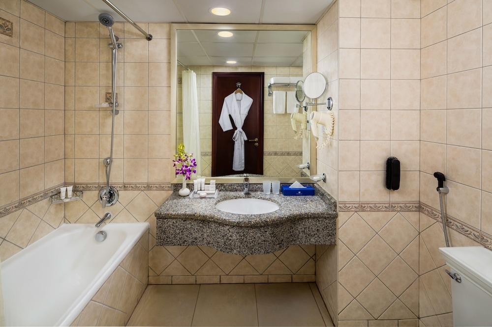 Savoy Crest Hotel Apartments - Bathroom