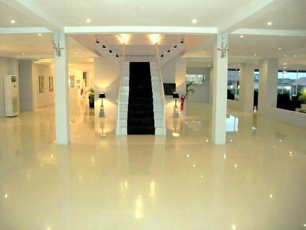 The Aknac Hotel - Lobby