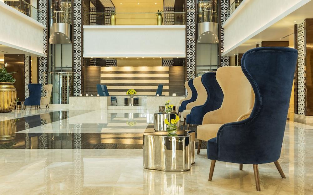Radisson Blu Hotel, Ajman - Lobby Sitting Area