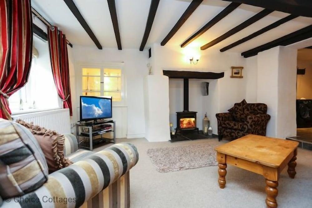 Braunton April Cottage 3 Bedrooms - Featured Image