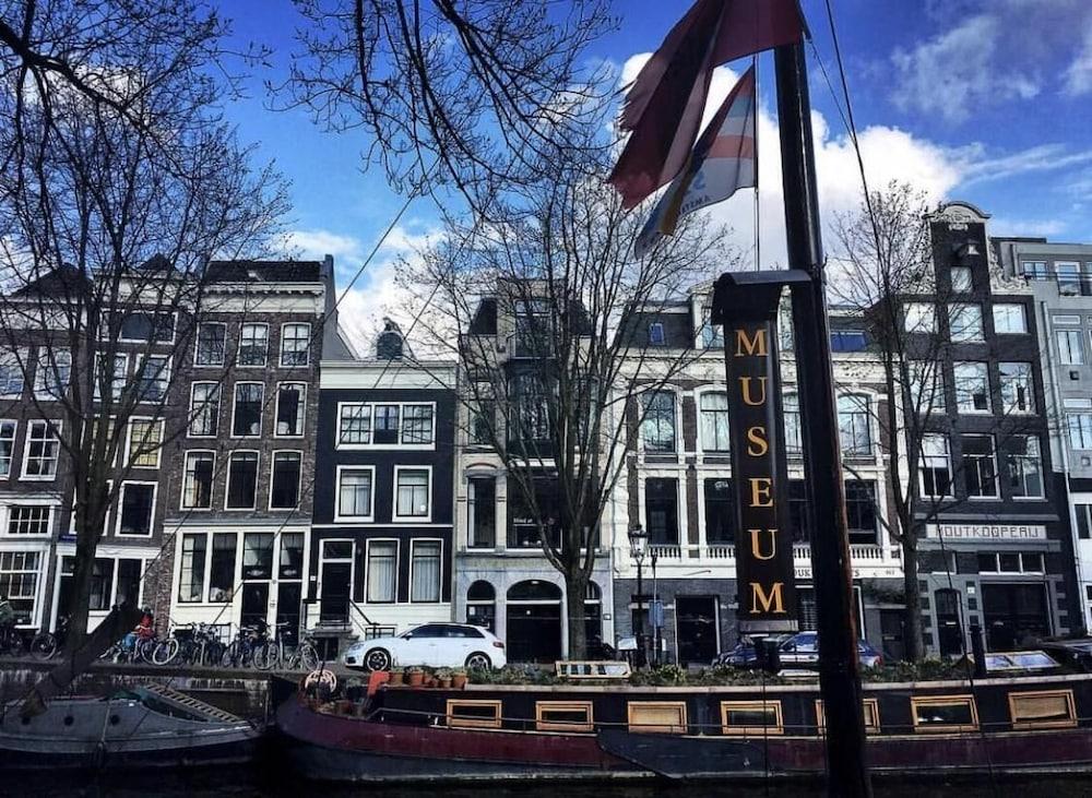 Facade Hotel Amsterdam - Exterior