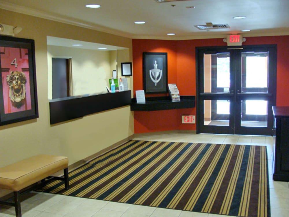 Extended Stay America Suites Elizabeth Newark Airport - Lobby