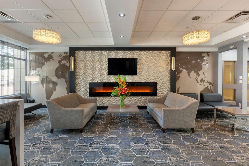 Best Western Plus Toronto Airport Hotel - Lobby