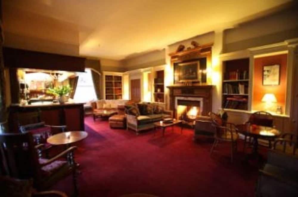 Rowley Manor Hotel - Lobby Lounge