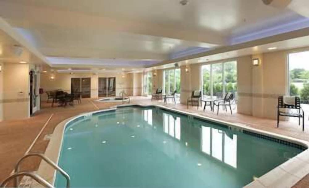 Hilton Garden Inn Mt. Laurel - Indoor Pool