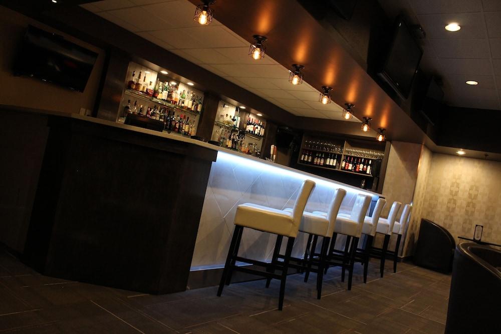Ramada Plaza by Wyndham Regina Downtown - Lobby Lounge