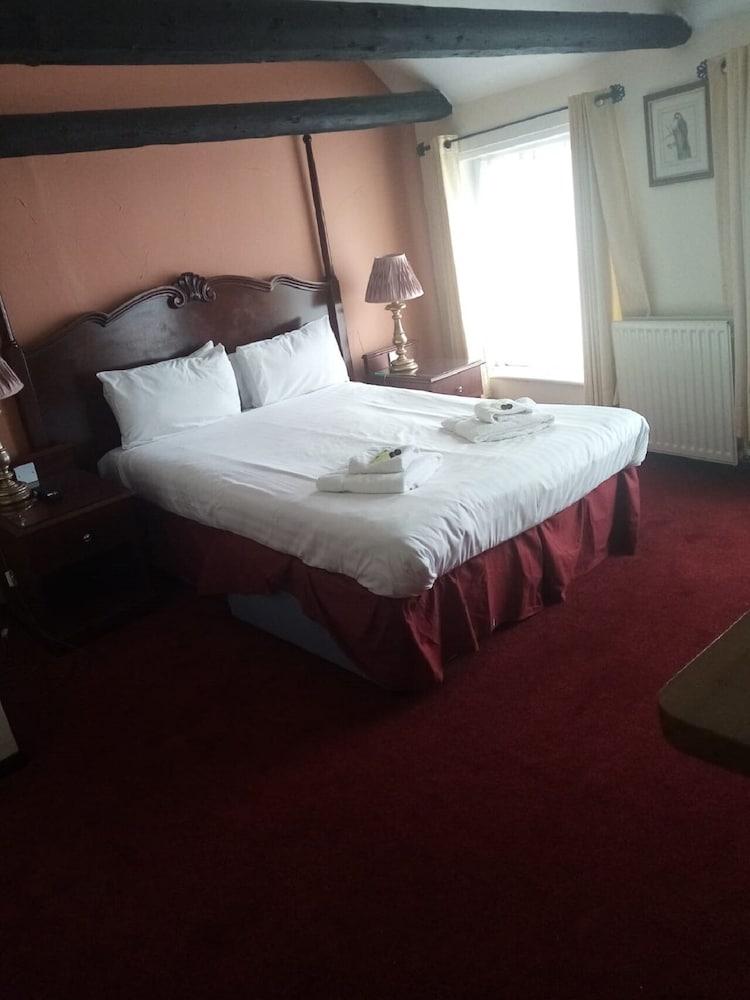 The Rose and Crown Hotel - Room