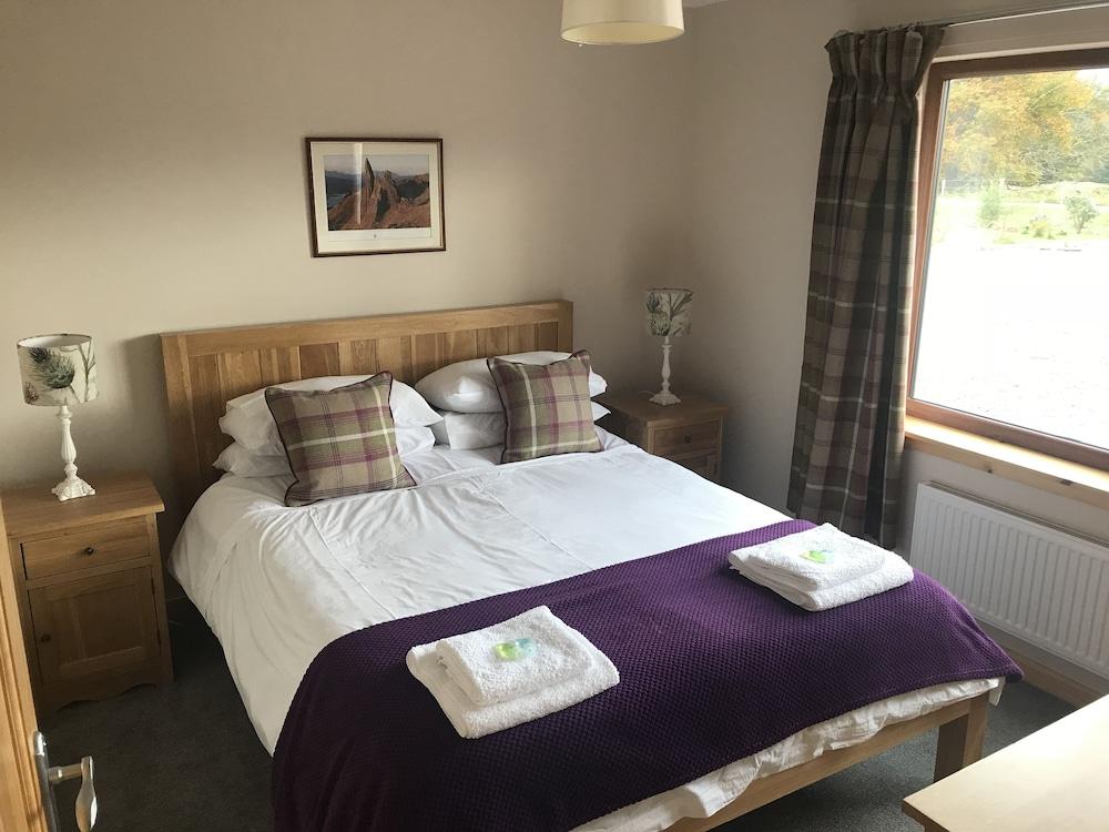 Thistle Do Nicely Self Catering - Featured Image
