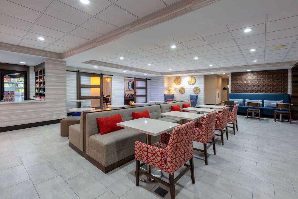 Wingate by Wyndham DFW / North Irving - Lobby