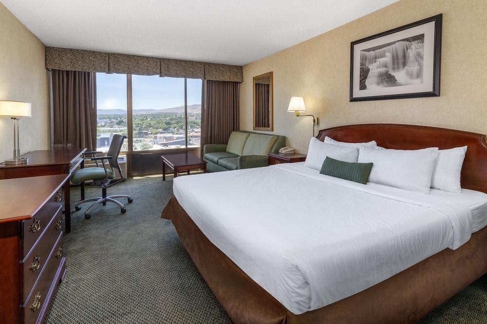 Ramada by Wyndham Reno Hotel and Casino - Room