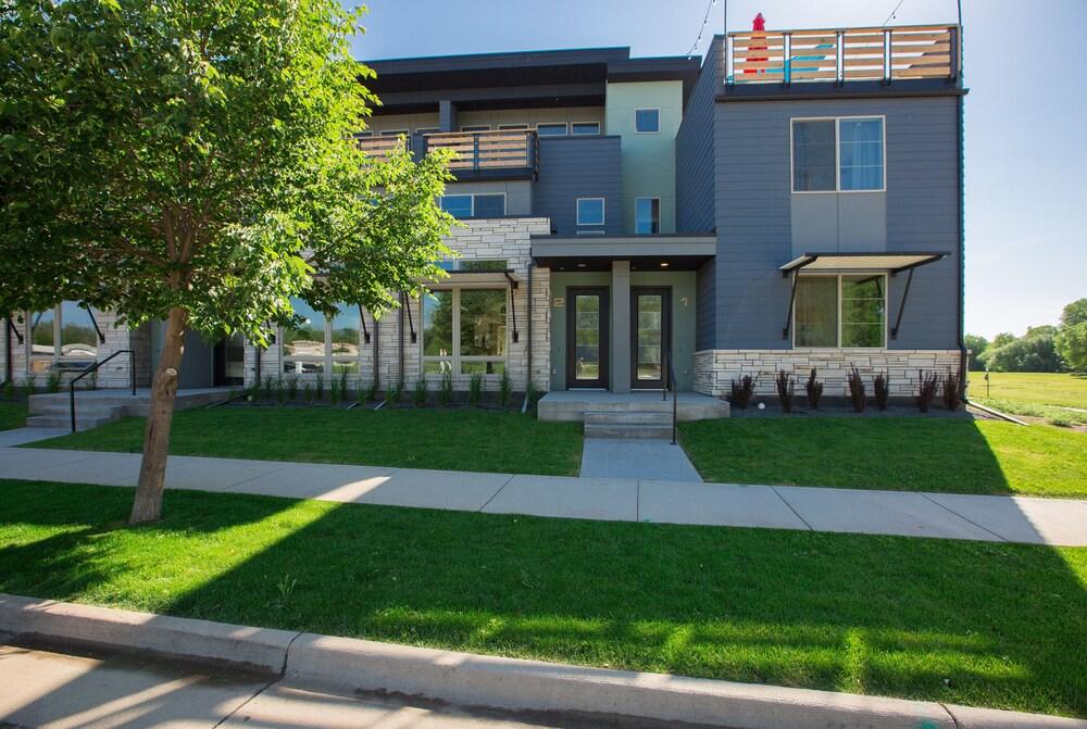 Swanky Townhome near Old Town, Breweries & River! - Exterior