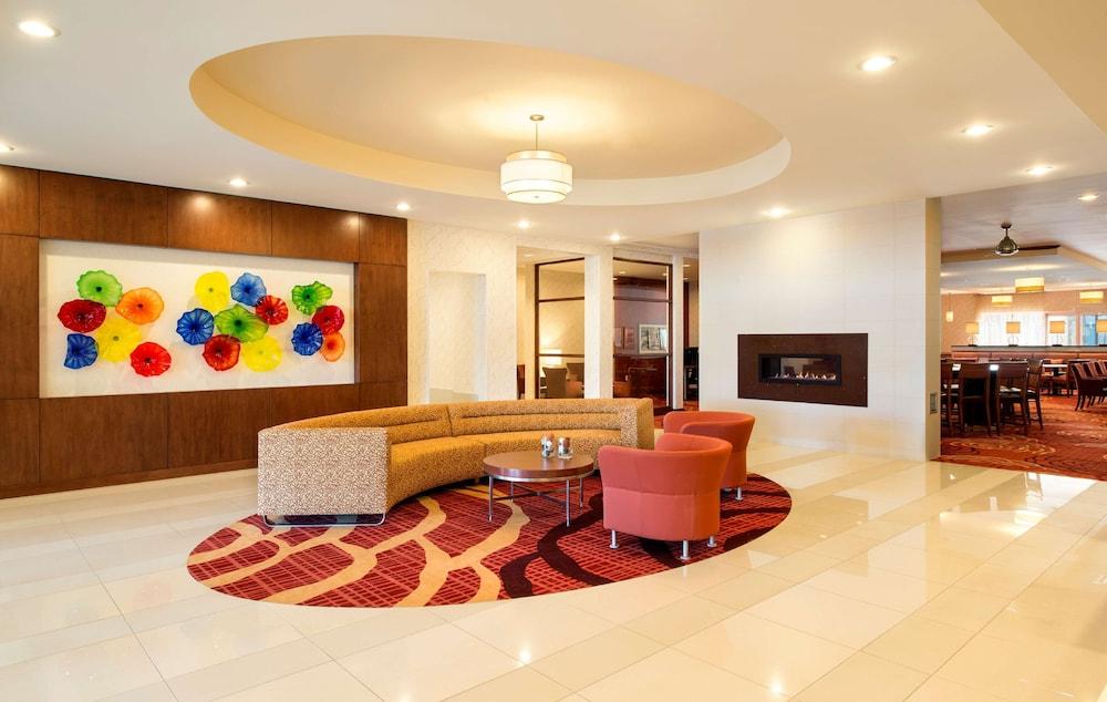 Homewood Suites by Hilton Winnipeg Airport-Polo Park, MB - Lobby
