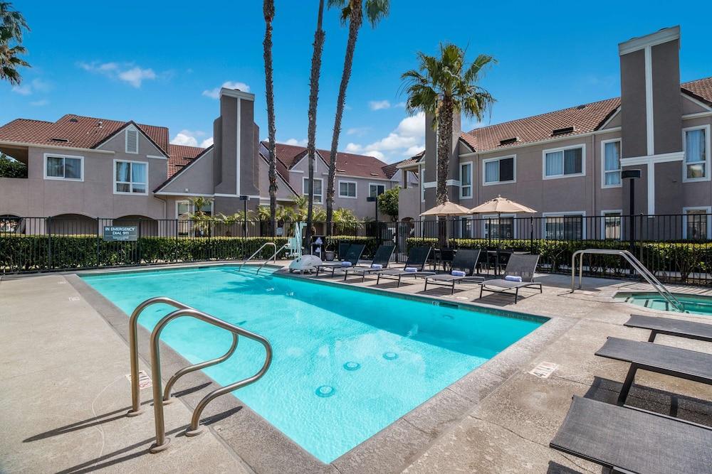 Sonesta ES Suites Huntington Beach Fountain Valley - Outdoor Pool