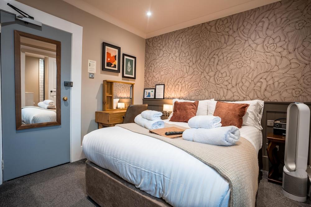 Harper's Steakhouse with Rooms, Southampton Swanwick Marina - Room