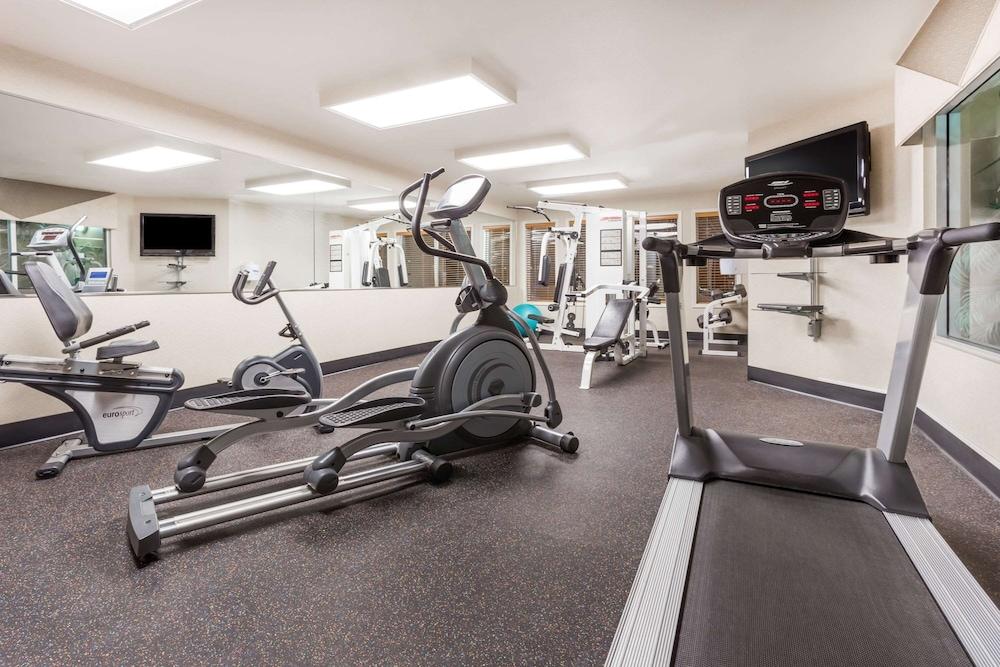 Wingate by Wyndham Calgary - Fitness Facility