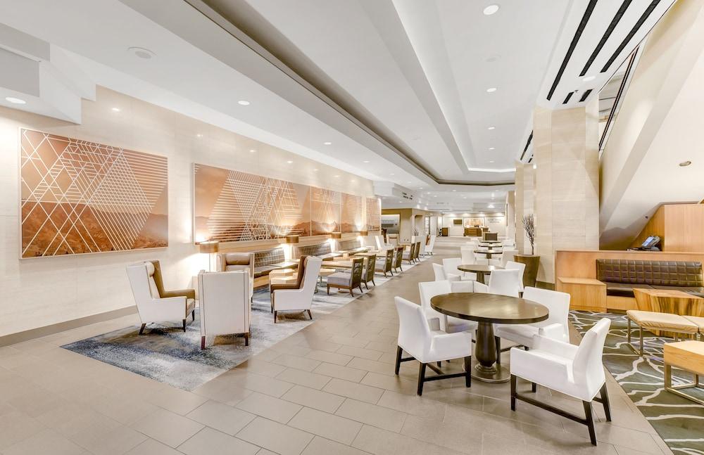 Hilton Anaheim - Lobby Lounge
