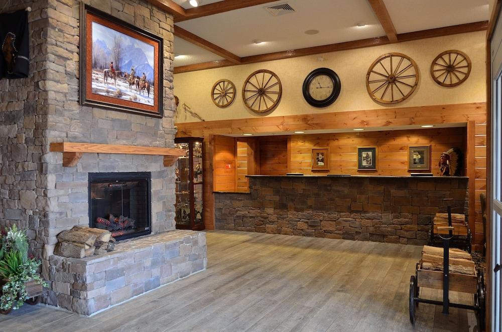 Best Western Plus Crossroads Inn & Suites - Lobby