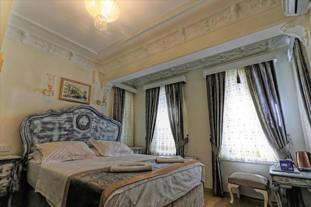 Romantic Mansion - Room