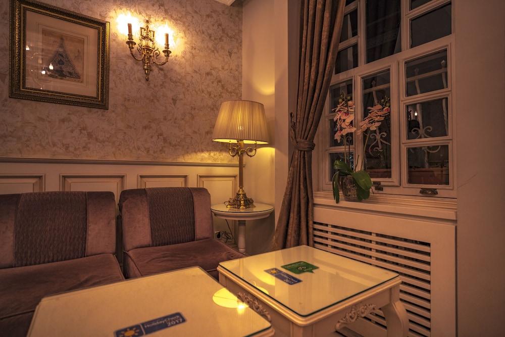 Avicenna Hotel - Special Class - Lobby Sitting Area