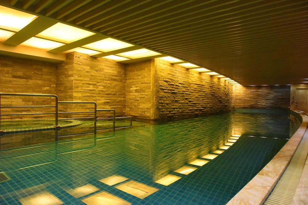 Royal International Hotel - Indoor Pool