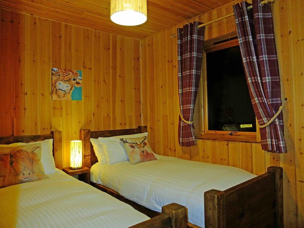 The Cabins, Loch Awe - Room