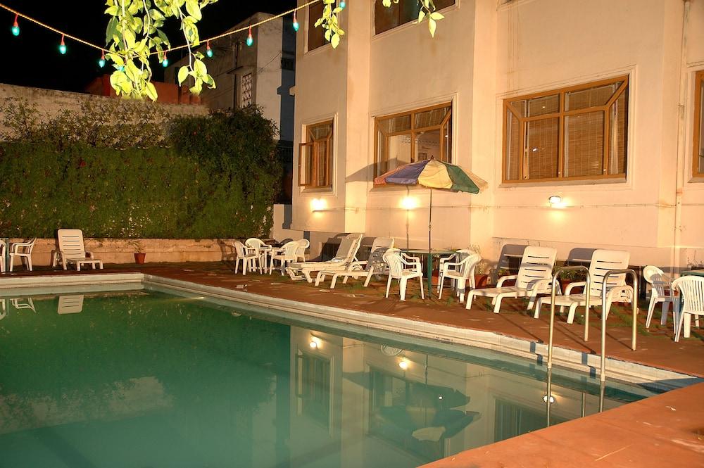 Hotel Vishnupriya - Indoor Pool