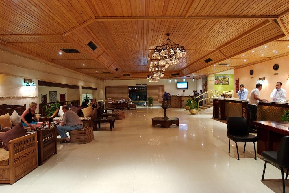 Falcon Naama Star Hotel - Lobby Sitting Area