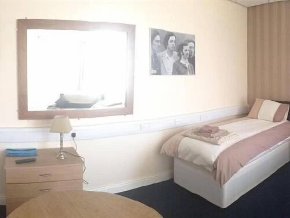 Liverpool Gateway Inn - Room