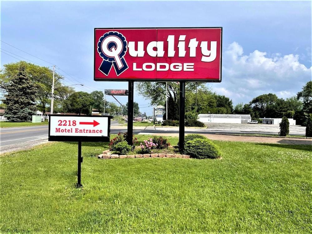 Quality Lodge - Exterior