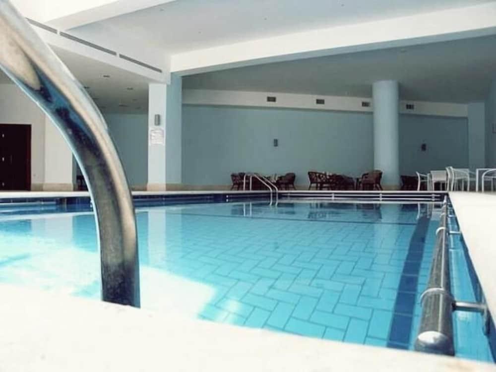 Le Vendôme Hotel - Indoor Pool