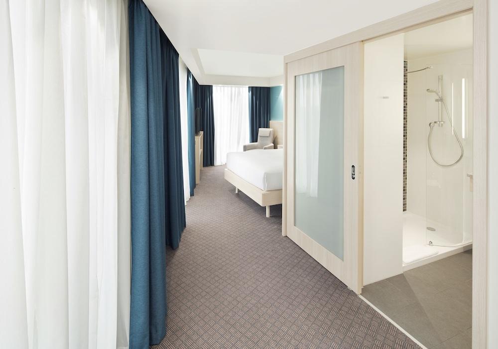 Hampton by Hilton London Docklands - Room