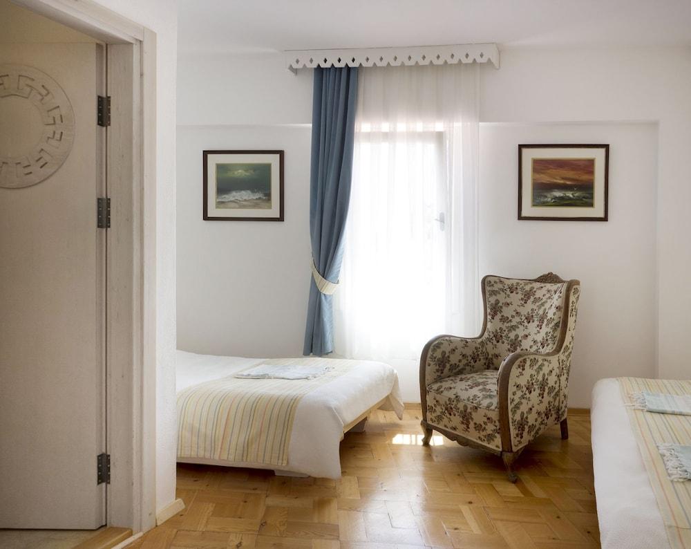Kalais Hotel - Room