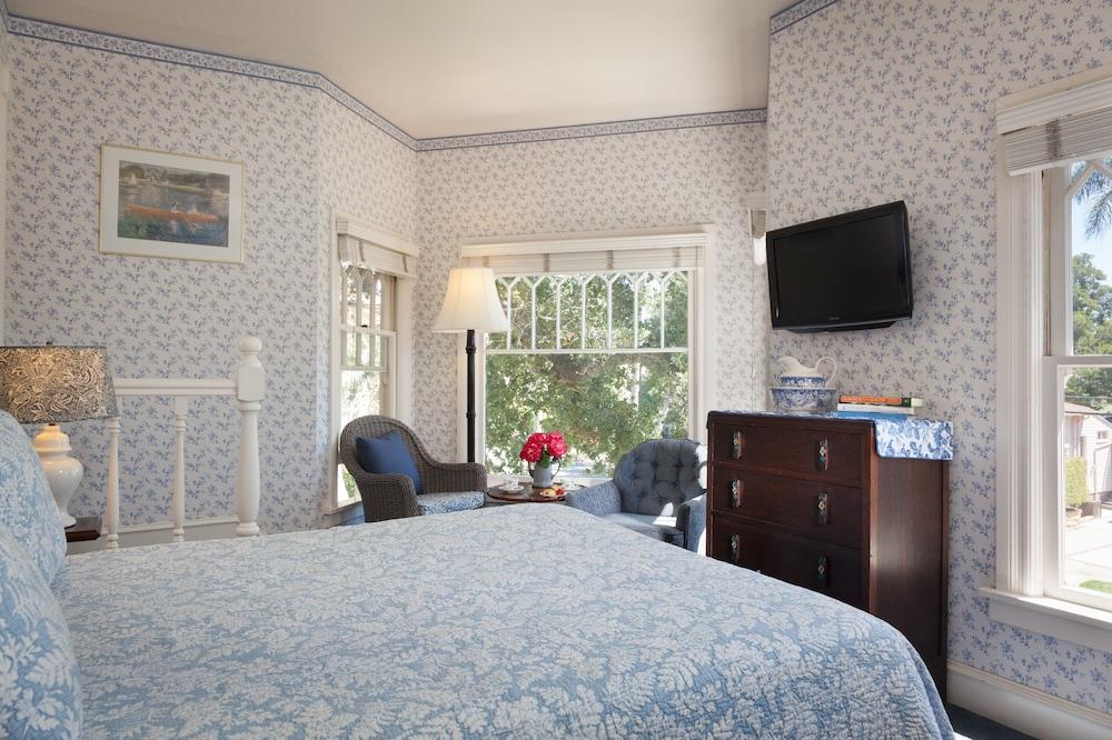 Cheshire Cat Inn & Cottages - Room