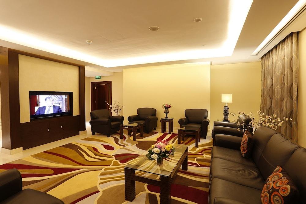 Dalal City Hotel - Lobby Sitting Area