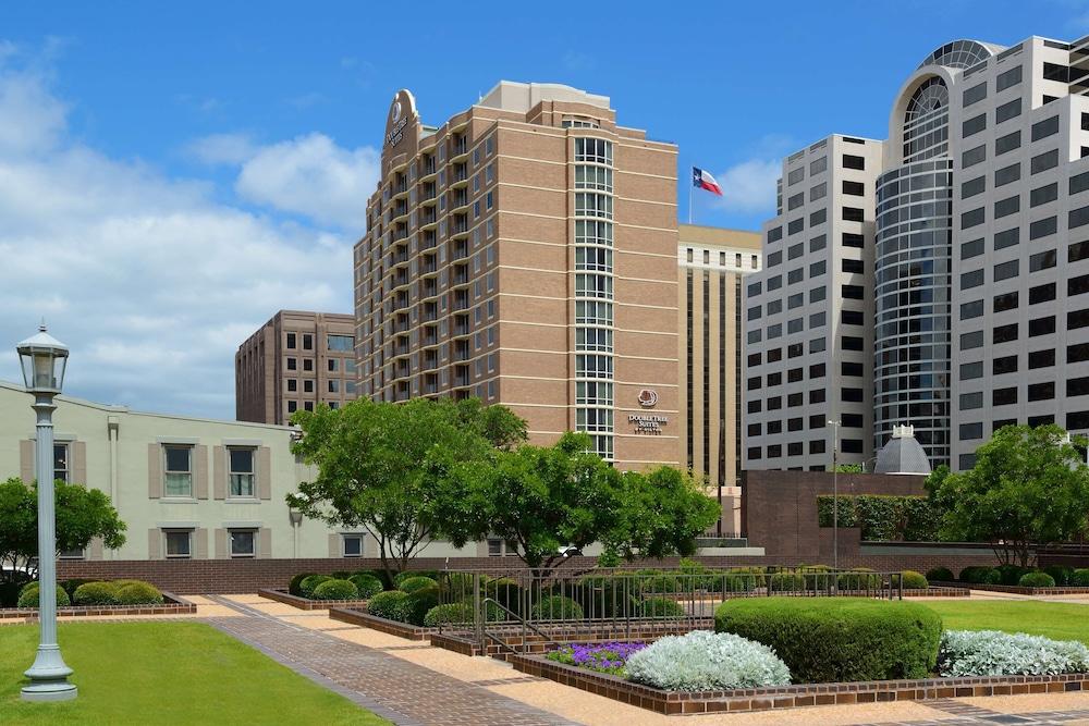 DoubleTree Suites by Hilton Hotel Austin - Featured Image