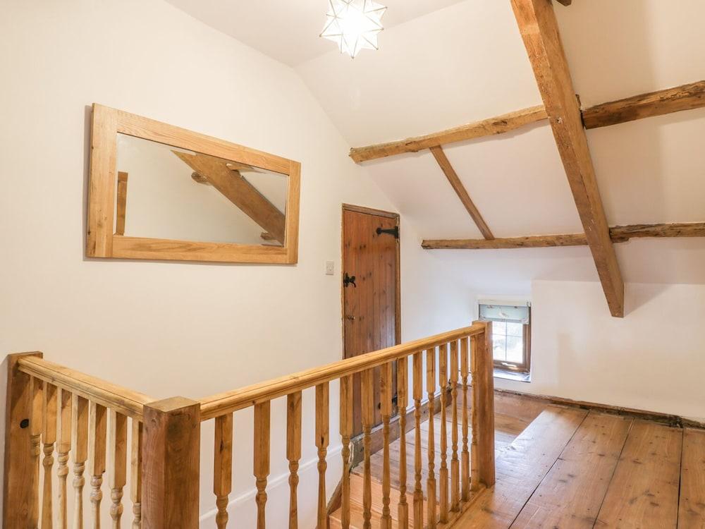 Lower West Curry Farmhouse - Interior
