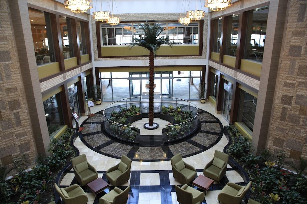 Kolin Hotel Spa & Convention Center - Interior Entrance