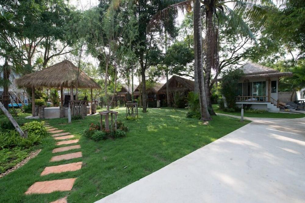 Bora Bora Villa Phuket - Property Grounds