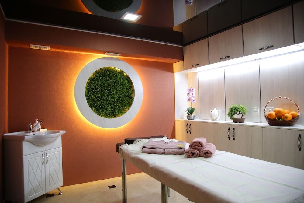 Dilimah Premium Luxury Hotel - Massage