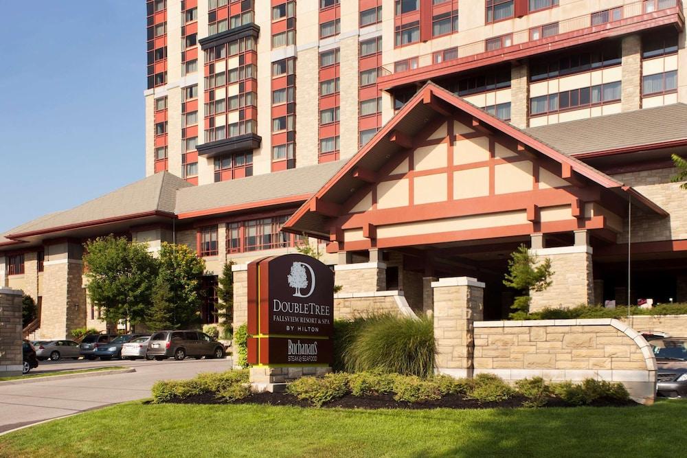 DoubleTree Fallsview Resort & Spa by Hilton Niagara Falls - Exterior