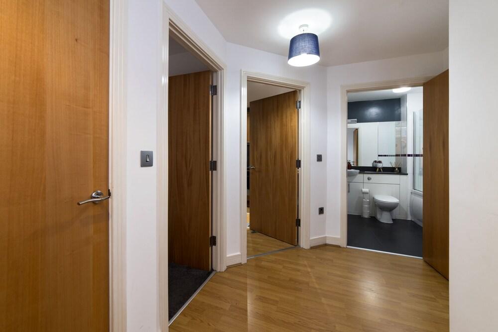 Comfort Zone Serviced Apartments - Interior Entrance
