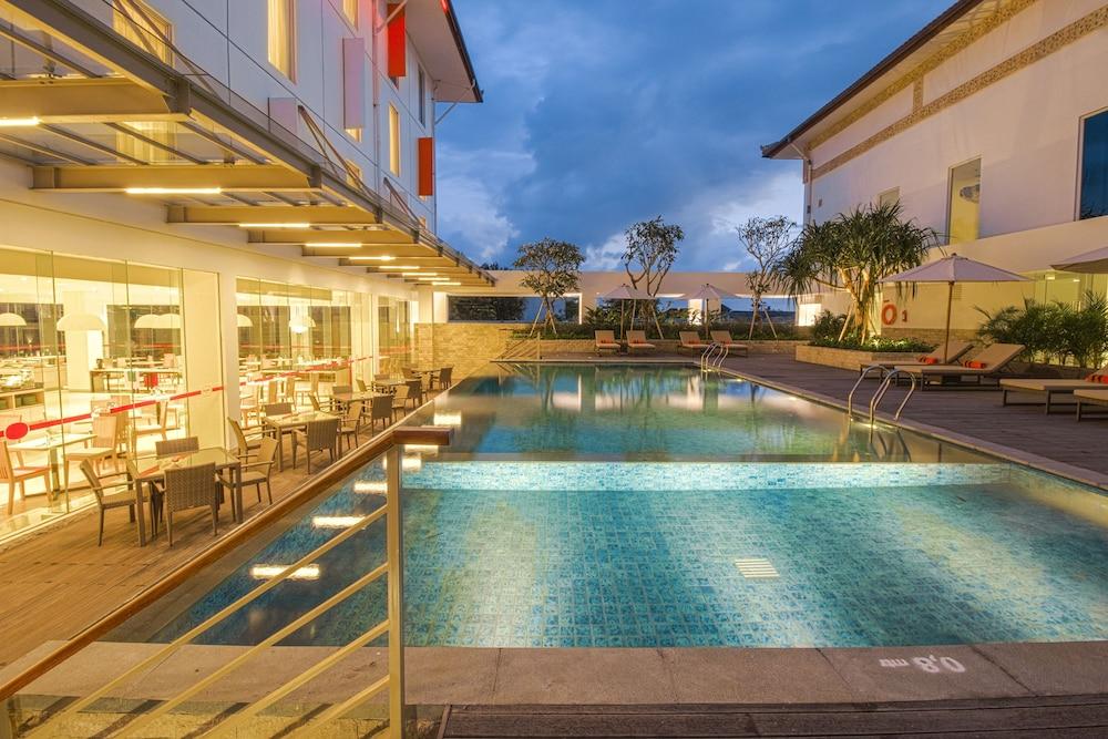 HARRIS Hotel & Conventions Denpasar - Bali - Outdoor Pool